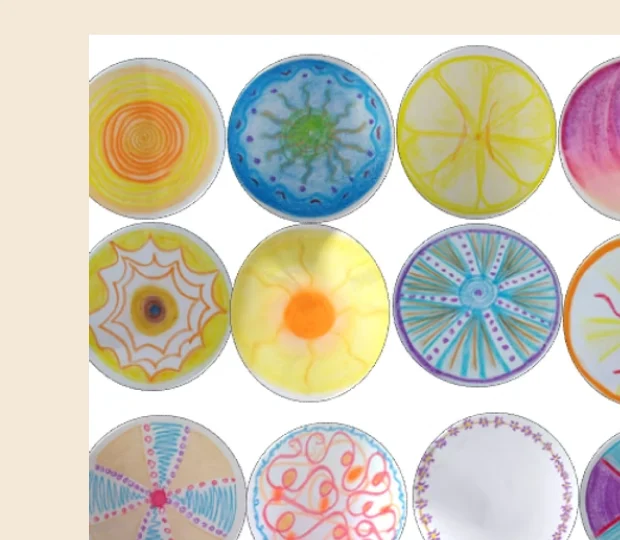 Mandalas desenhadas com cores e símbolos diferentes